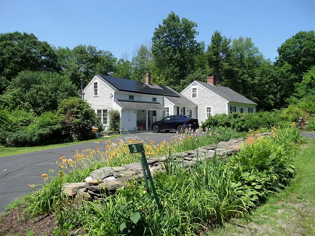 A 1780 Antique Cape on 32 Acres
