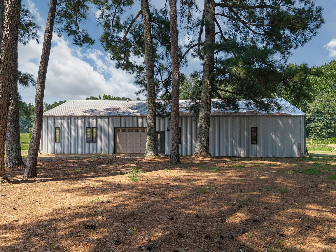 A 9-Stall Horse Barn on 24 Fenced Acres in Ardmore