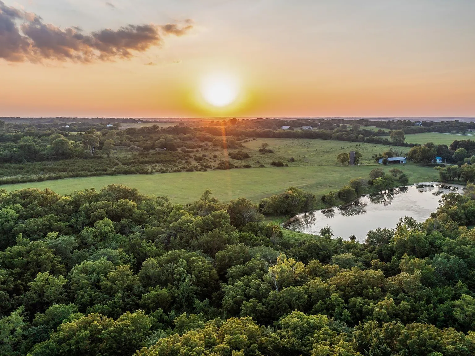 A Family's 88-Acre Legacy Near Clinton Lake