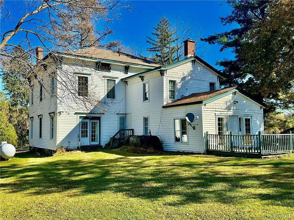 An 1821 Colonial Estate on 36 Acres in Orange County