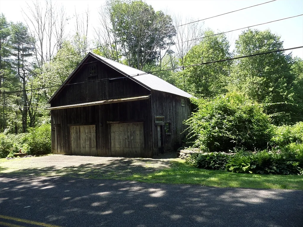 A 1780 Antique Cape on 32 Acres