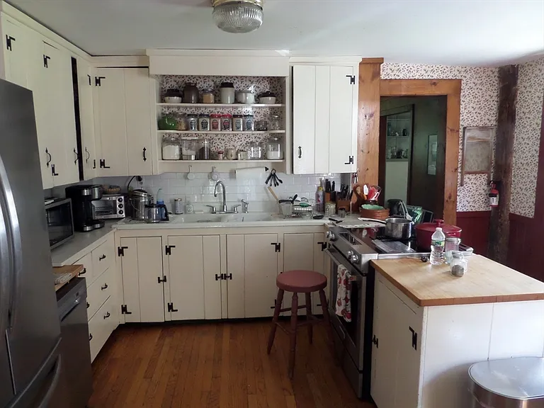 A 1780 Antique Cape on 32 Acres