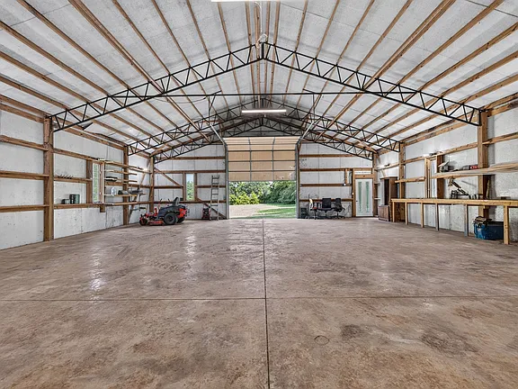 A 9-Stall Horse Barn on 24 Fenced Acres in Ardmore