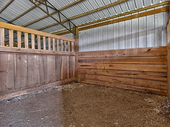 A 9-Stall Horse Barn on 24 Fenced Acres in Ardmore
