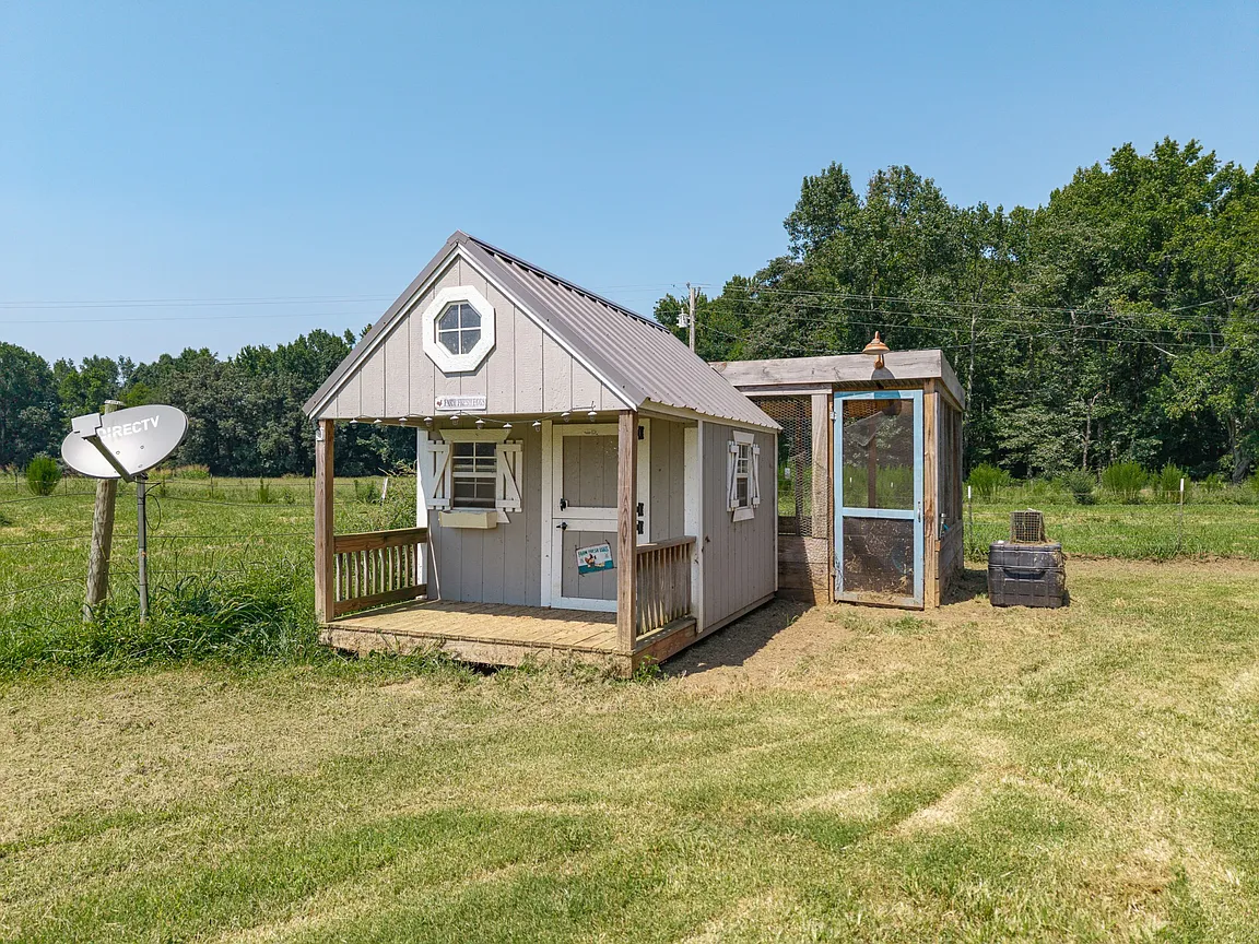 A 9-Stall Horse Barn on 24 Fenced Acres in Ardmore