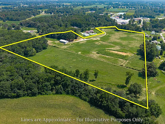 A 9-Stall Horse Barn on 24 Fenced Acres in Ardmore
