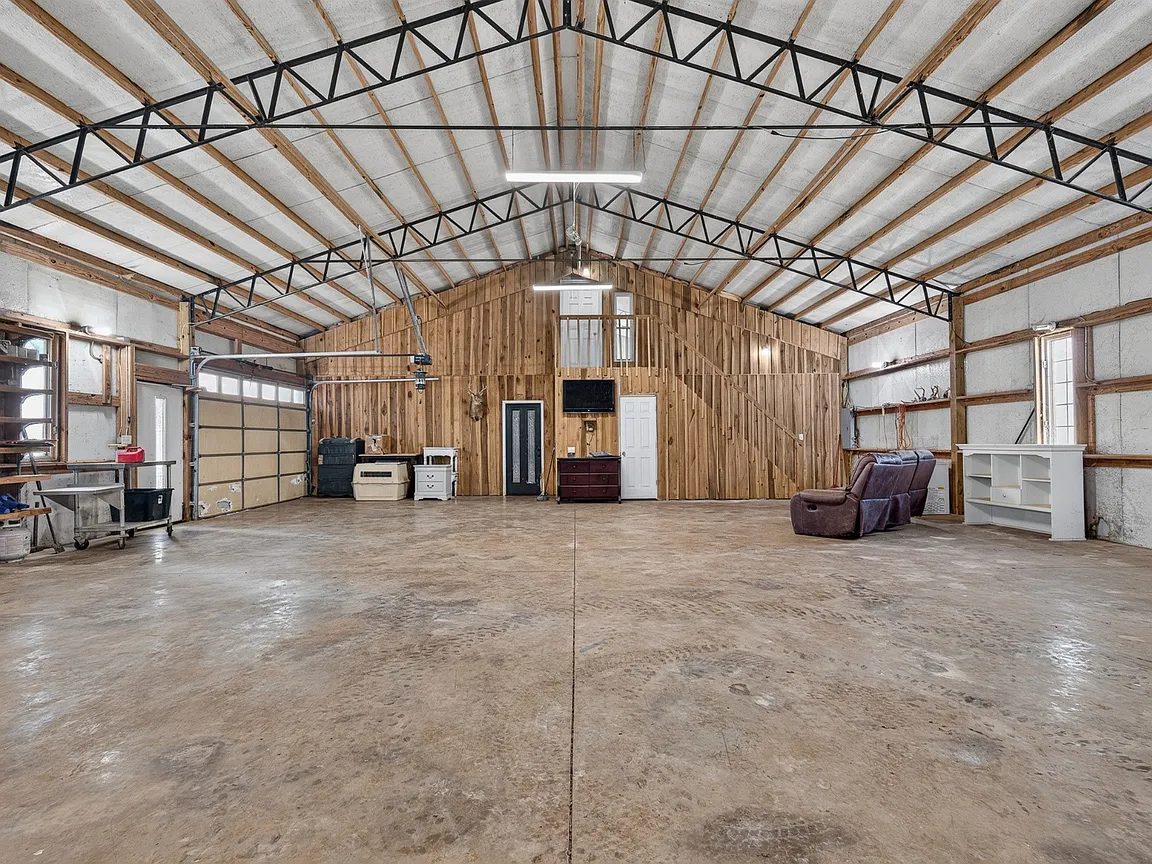 A 9-Stall Horse Barn on 24 Fenced Acres in Ardmore