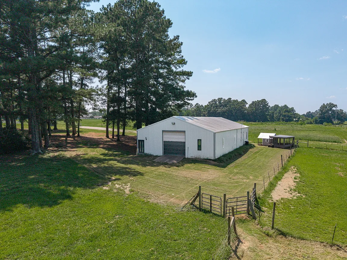 A 9-Stall Horse Barn on 24 Fenced Acres in Ardmore