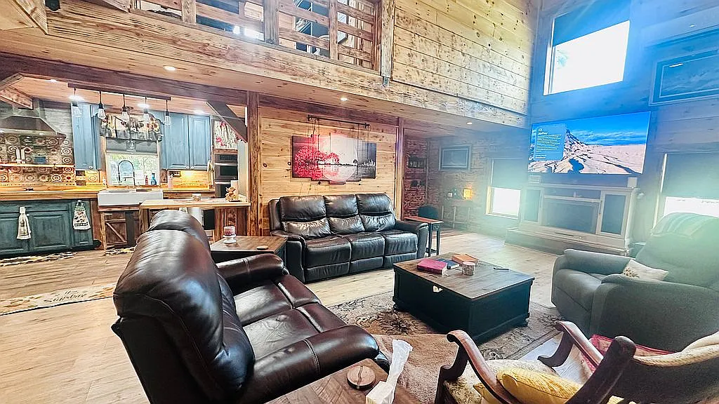 2006 Barndominium with 18-Ft Ceilings, 30x40 Workshop Suite, Wet Weather Pond, and Two Tiny Homes on 5 Acres in Orangeburg County