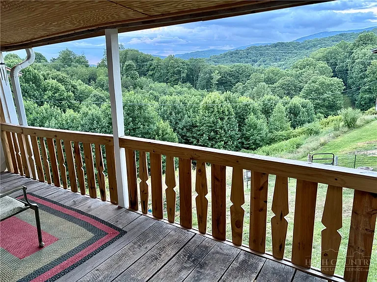 A Renovated 1949 Farmhouse on 8 Blue Ridge Acres