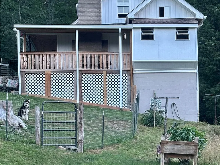 A Renovated 1949 Farmhouse on 8 Blue Ridge Acres