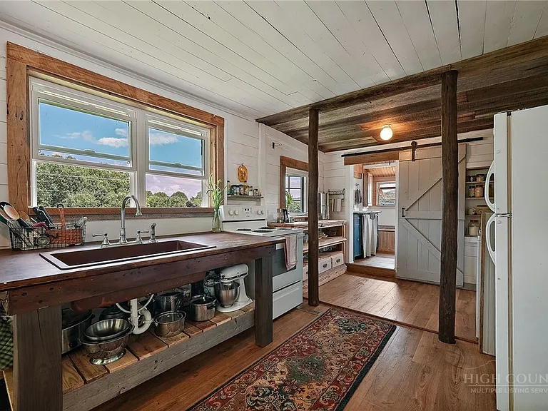A Renovated 1949 Farmhouse on 8 Blue Ridge Acres