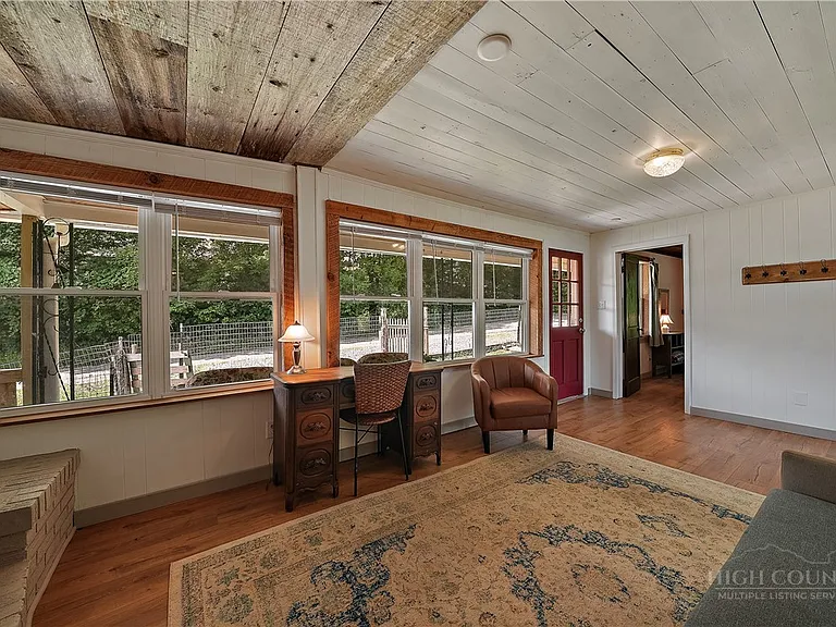 A Renovated 1949 Farmhouse on 8 Blue Ridge Acres