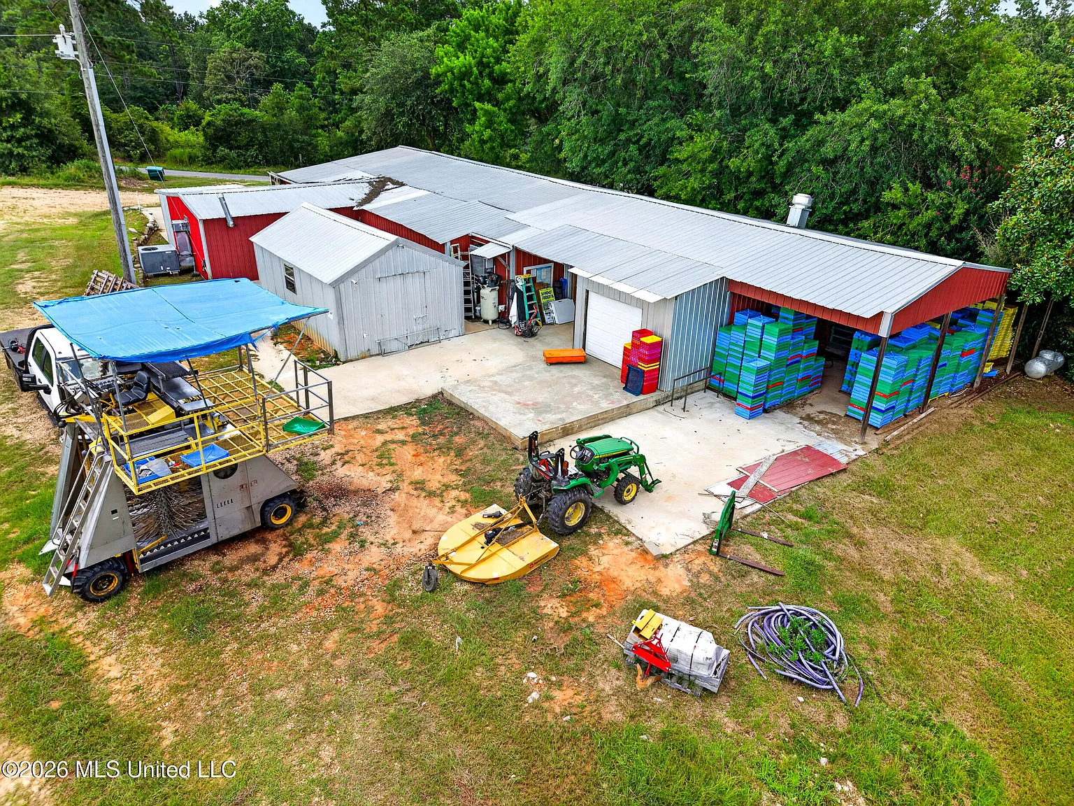 A Blueberry and Tea Farm With Its Own Processing Warehouse