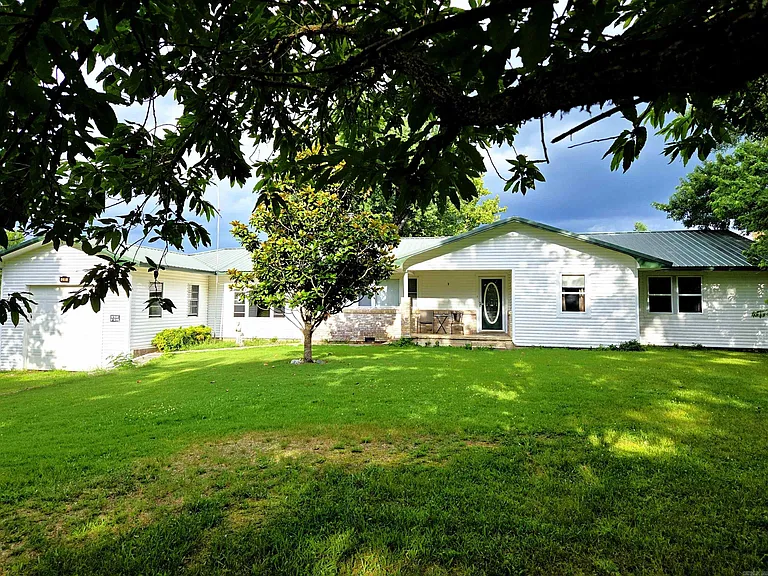 Board Camp Creek Frontage and Livestock Infrastructure on 8 Ouachita Acres Near Mena