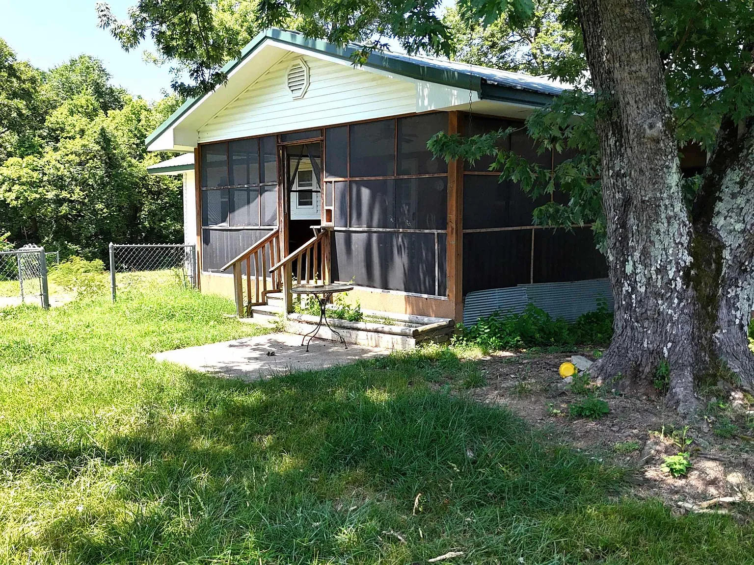 Board Camp Creek Frontage and Livestock Infrastructure on 8 Ouachita Acres Near Mena