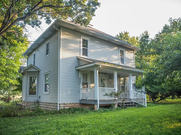 A Family's 88-Acre Legacy Near Clinton Lake