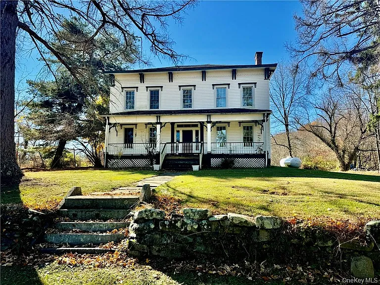 An 1821 Colonial Estate on 36 Acres in Orange County