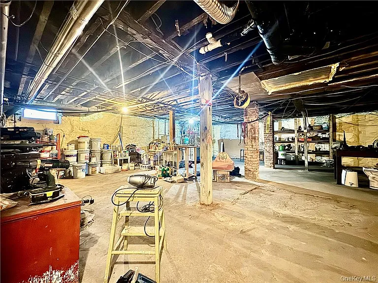 An 1821 Colonial Estate on 36 Acres in Orange County