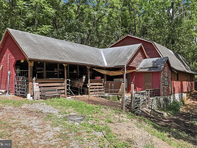 An Eleven-Stall Stable Steps From the C&O Canal Towpath