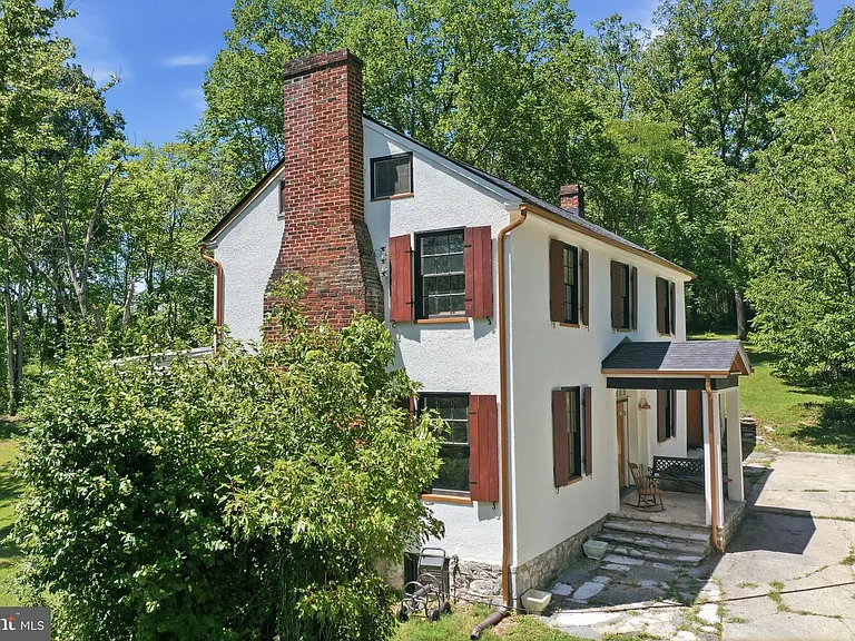 An Eleven-Stall Stable Steps From the C&O Canal Towpath