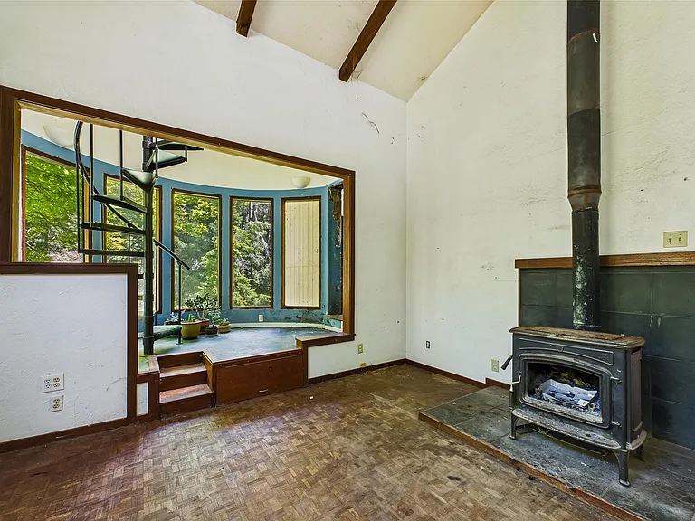 A Hand-Built Home With a Spiral Staircase, on 44 Private Acres