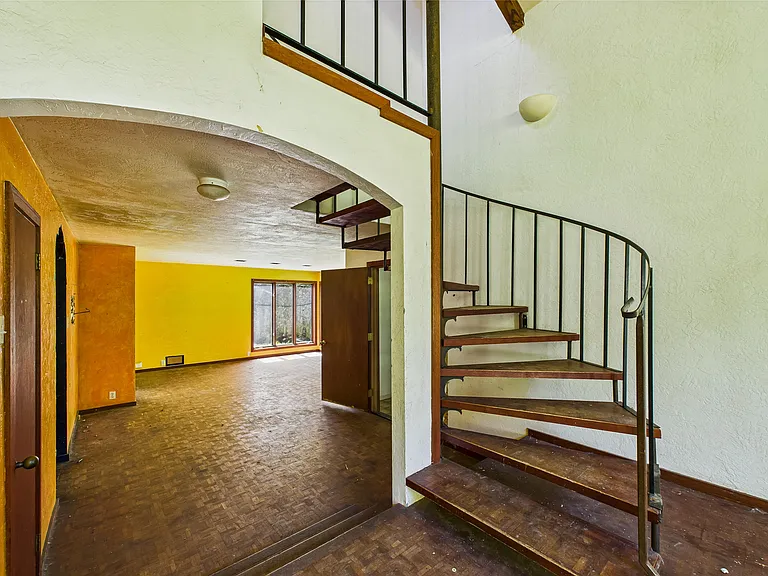 A Hand-Built Home With a Spiral Staircase, on 44 Private Acres