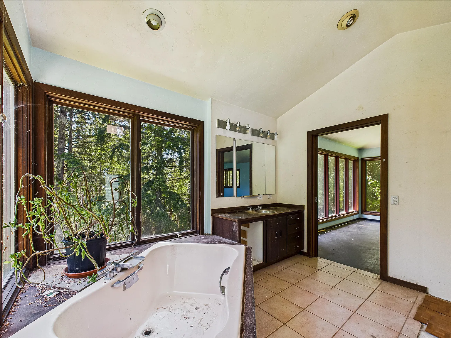 A Hand-Built Home With a Spiral Staircase, on 44 Private Acres