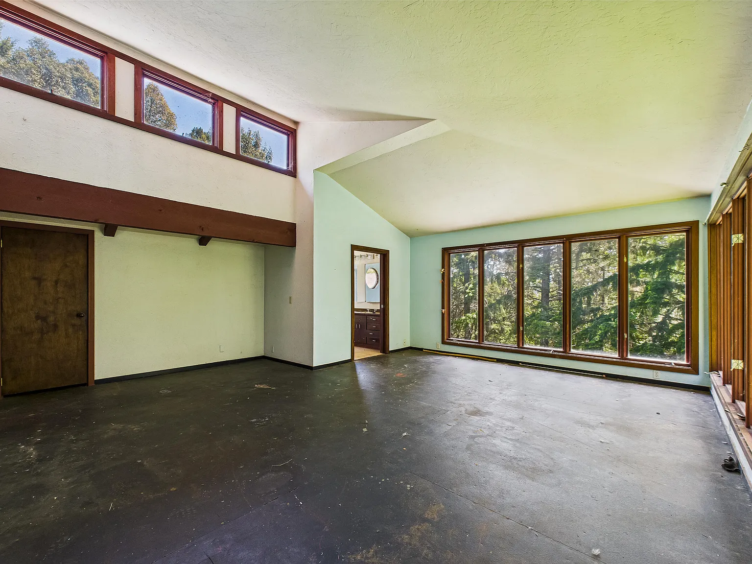 A Hand-Built Home With a Spiral Staircase, on 44 Private Acres