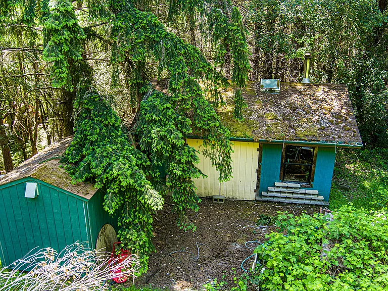 A Hand-Built Home With a Spiral Staircase, on 44 Private Acres