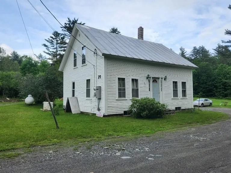 Historic 1900 Farmstead on Higgins Stream with Horse Barn, Swimming Hole, and In-Law Apartment Near Skowhegan