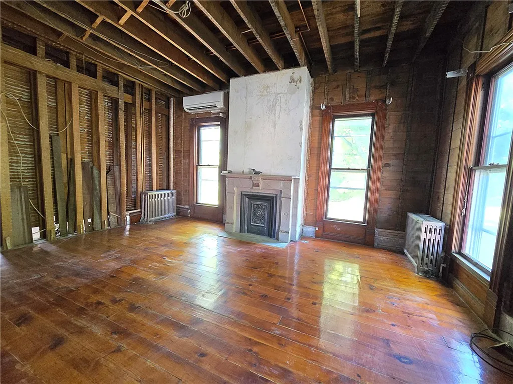 Three Barns on 34.7 Acres, Ready to Reimagine