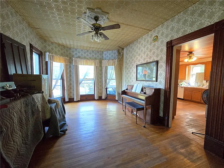 Three Barns on 34.7 Acres, Ready to Reimagine