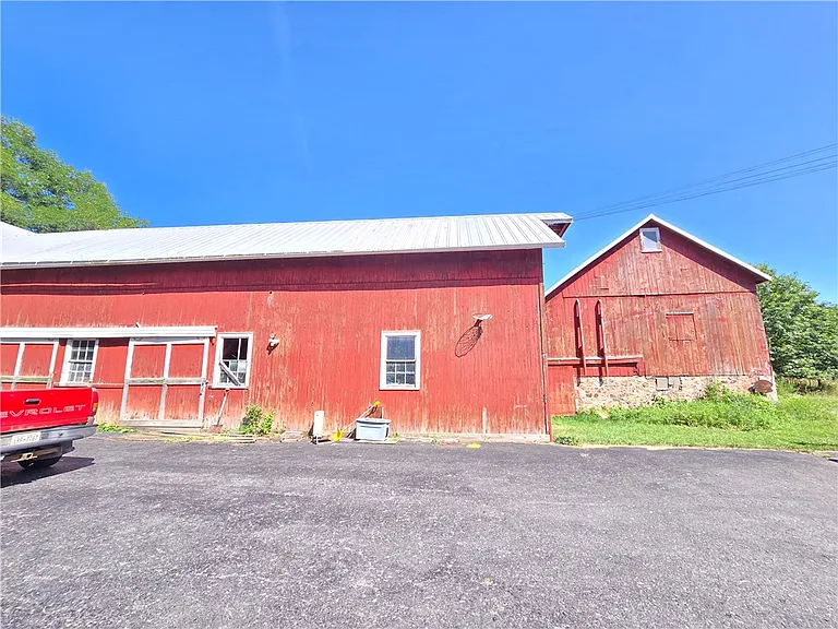 Three Barns on 34.7 Acres, Ready to Reimagine