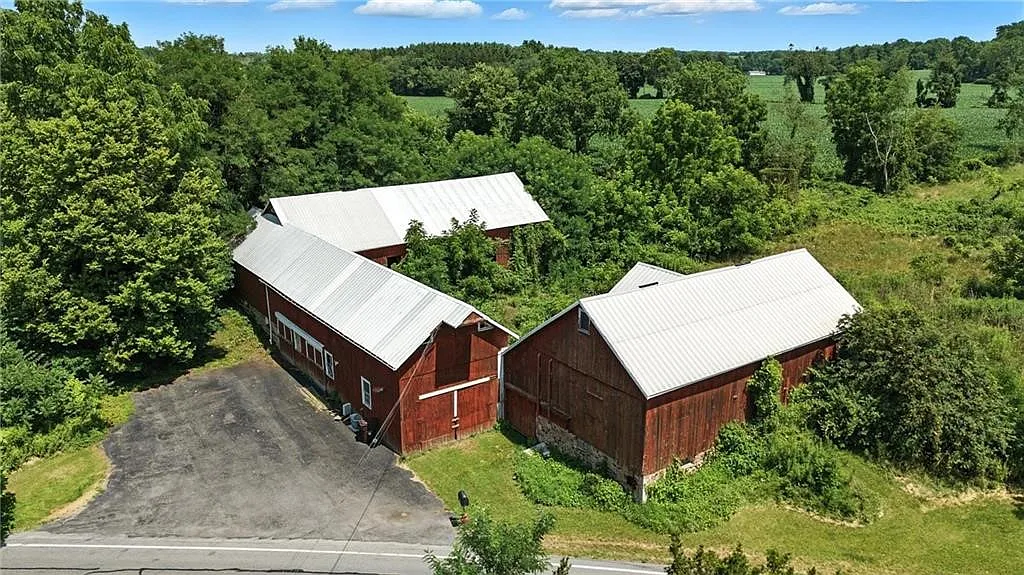 Three Barns on 34.7 Acres, Ready to Reimagine