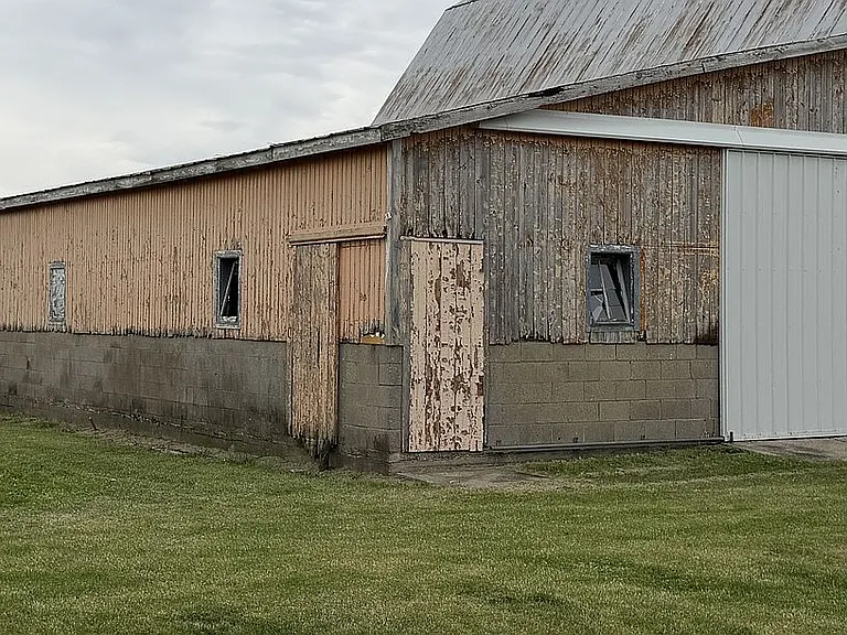 A Barn, a Granary, and a Workshop on 2 Rural Acres