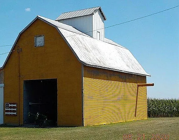 A Barn, a Granary, and a Workshop on 2 Rural Acres