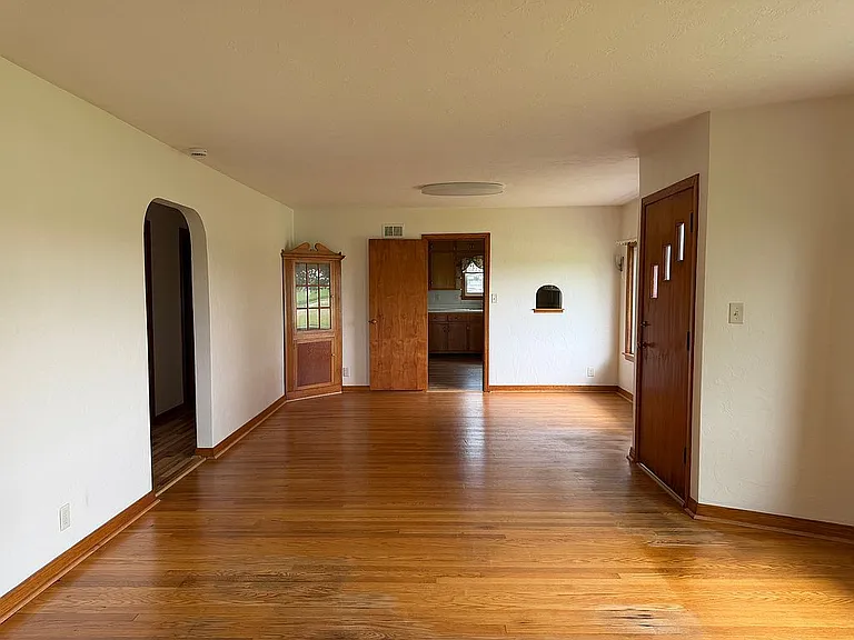 A Barn, a Granary, and a Workshop on 2 Rural Acres