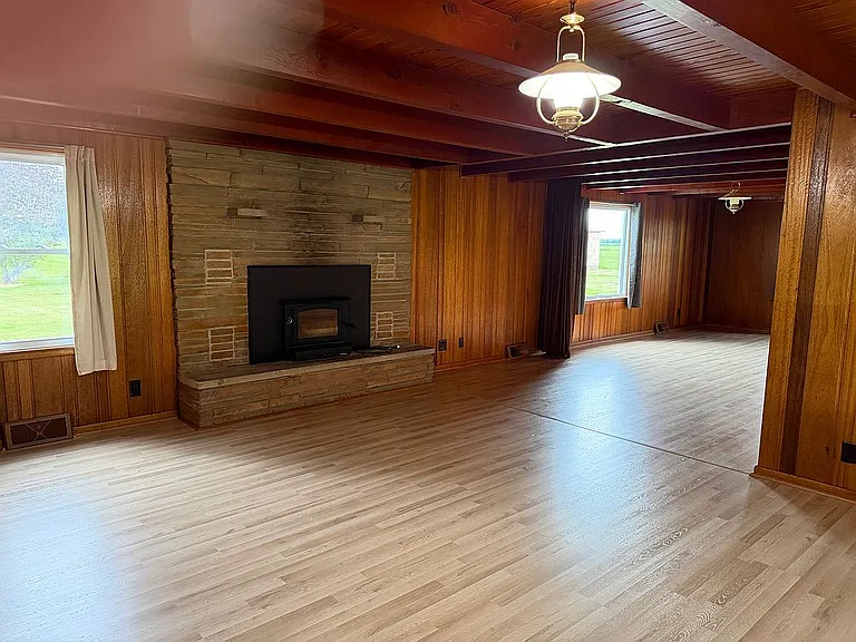 A Barn, a Granary, and a Workshop on 2 Rural Acres