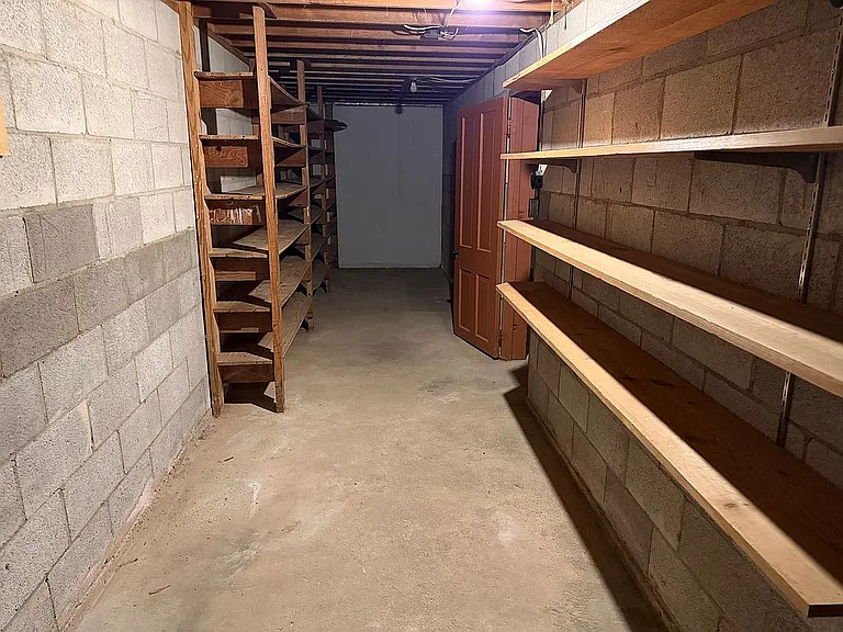 A Barn, a Granary, and a Workshop on 2 Rural Acres