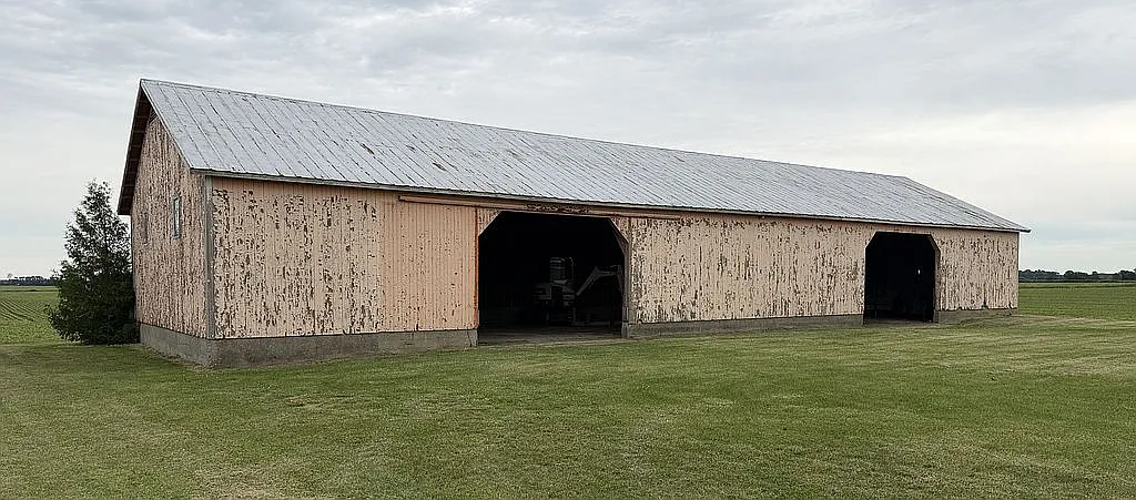 A Barn, a Granary, and a Workshop on 2 Rural Acres