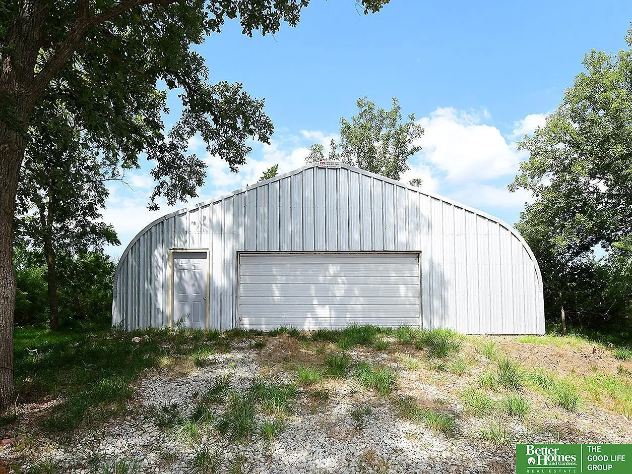 A Fully Furnished Cabin on 10 Private Wooded Acres in Gage County
