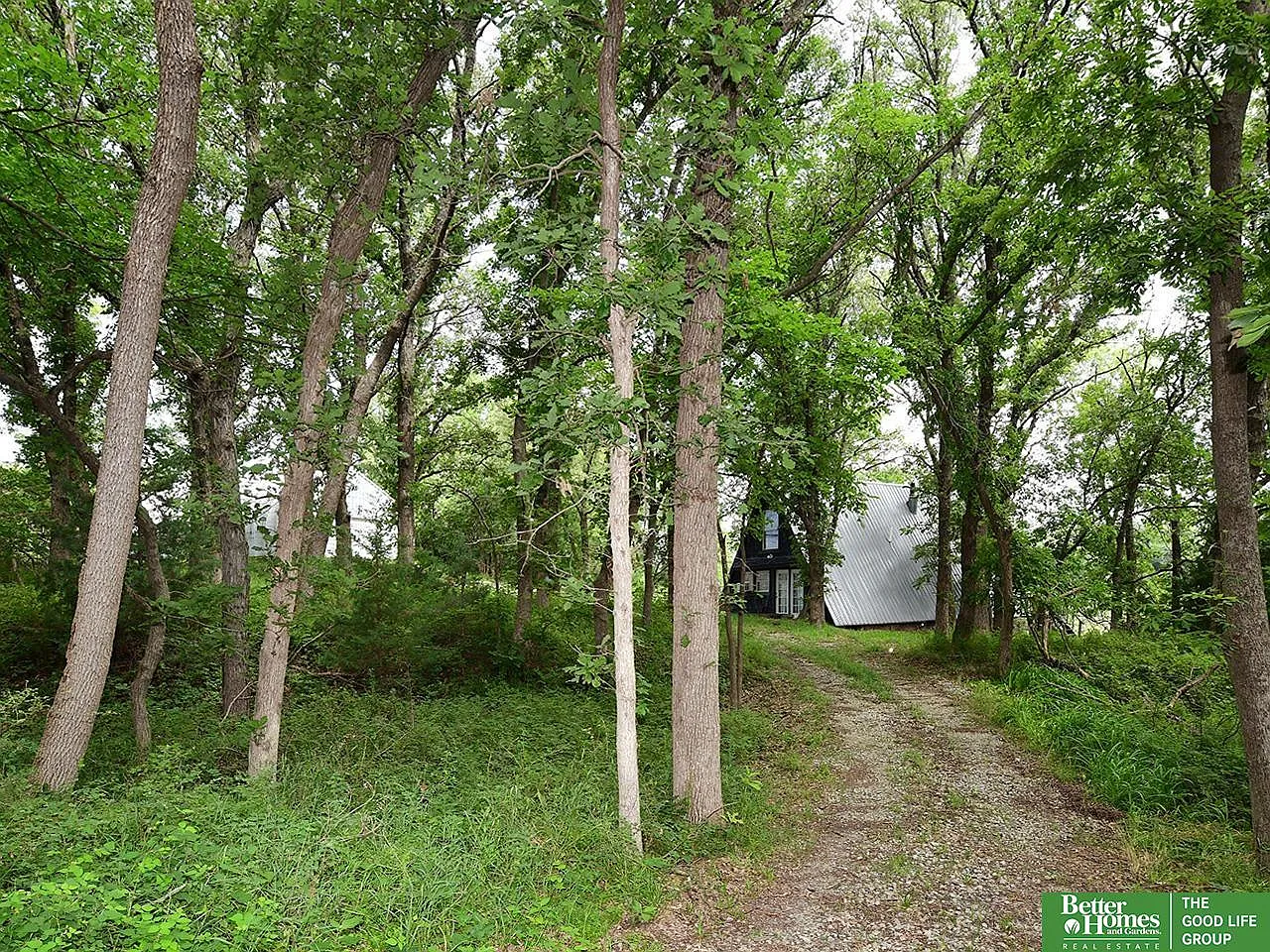 A Fully Furnished Cabin on 10 Private Wooded Acres in Gage County