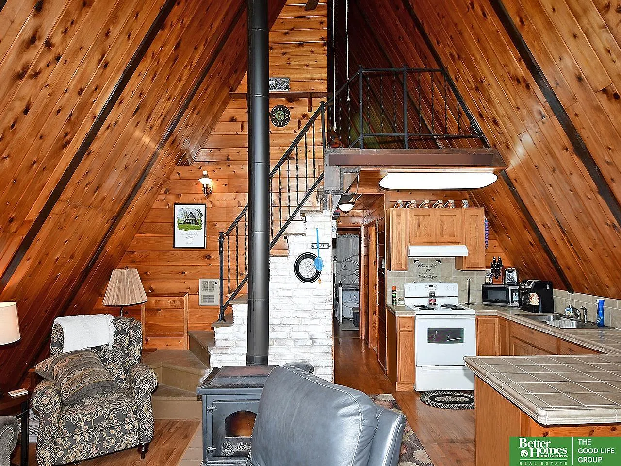 A Fully Furnished Cabin on 10 Private Wooded Acres in Gage County