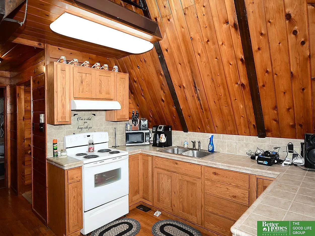 A Fully Furnished Cabin on 10 Private Wooded Acres in Gage County