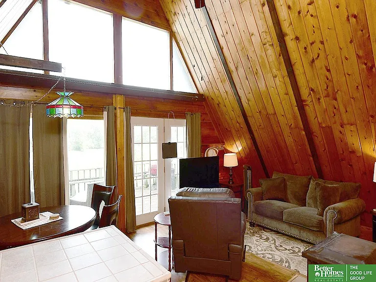 A Fully Furnished Cabin on 10 Private Wooded Acres in Gage County