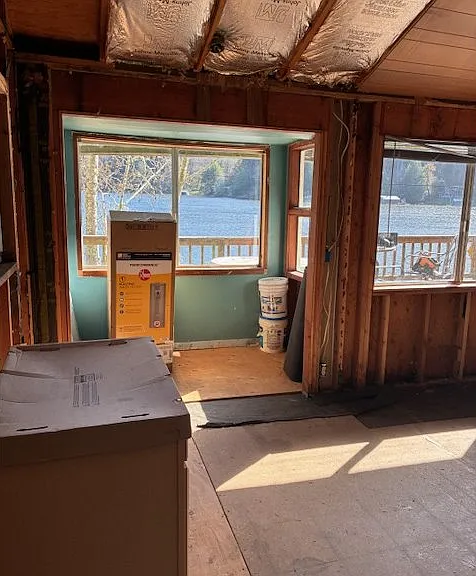 Boat-Access Lakefront Cabin on 1.11 Acres at North Tenmile Lake