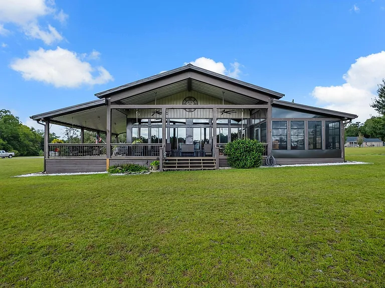 A Three-Stall Horse Barn and Pole Barn on 10 Acres in Havana