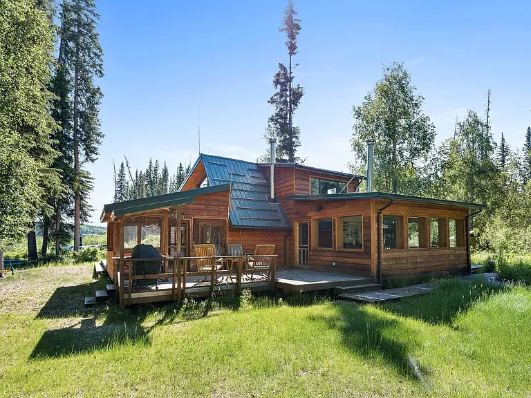 A Private River Oasis with Four Guest Cabins in Salcha