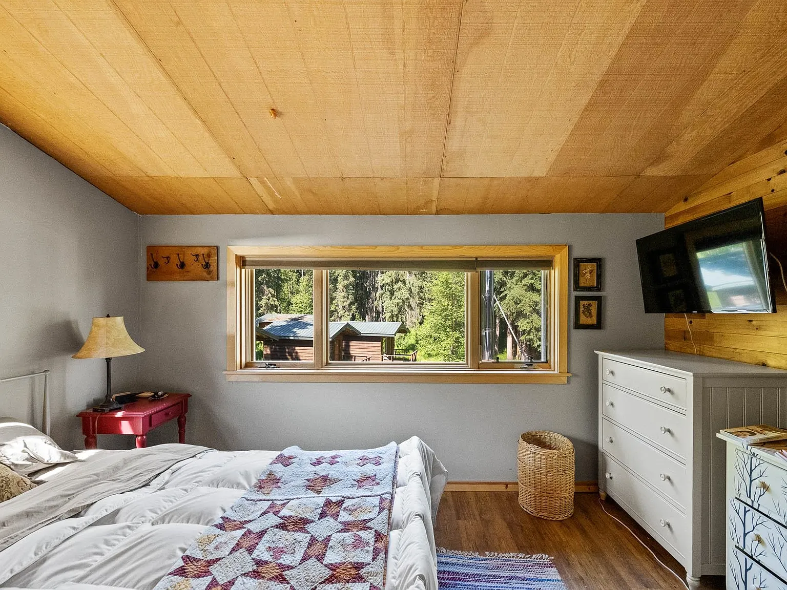 A Private River Oasis with Four Guest Cabins in Salcha